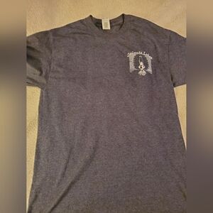 Leconte Lodge. Great Smoky mountains.  Size Medium.. Gray t-shirt.